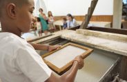 Atelier de fabrication de papier au Musée des Papeteries Canson et Montgolfier