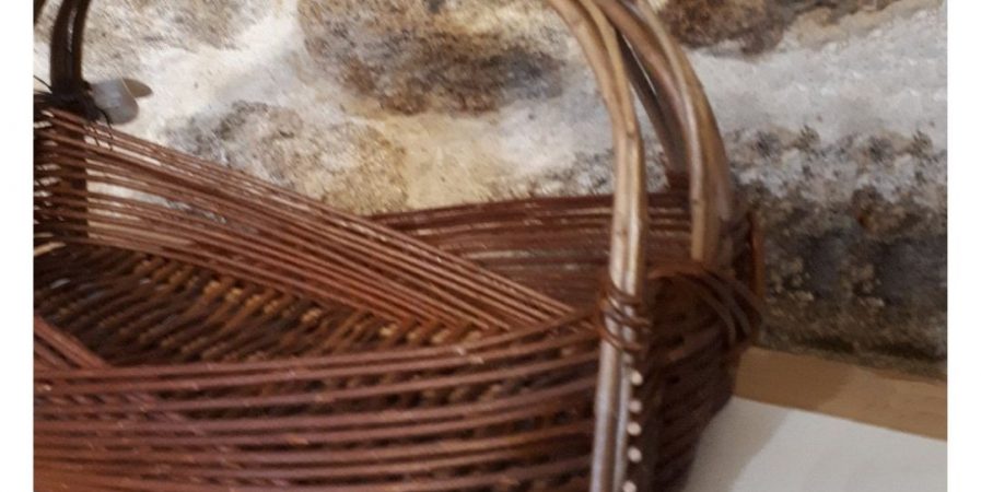 Atelier Vannerie d’osier Zarzo : Grand Panier sur Fond Plat avec Alexandra, proposé par APortée2Mains