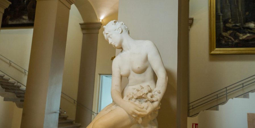 Exposition: Traits dénudés, la BD dévoile le musée