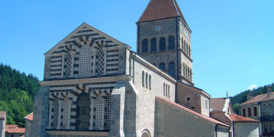 Eglise Romane St Jean Baptiste