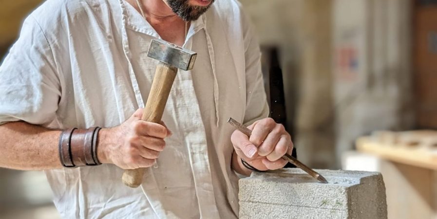 J.E.P. :  Démonstration et ateliers de taille de pierre