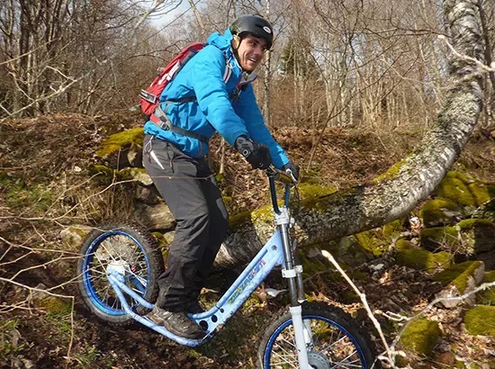 Automne 2025 – Bougez dans le Pilat – Trottinette de descente tout terrain (à partir de 10 ans) – Maclas