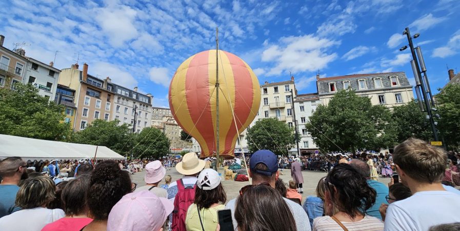 Reconstitution historique du Premier Envol de Montgolfière