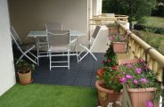 Terrasse pour les petits déjeuners en été