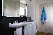 salle de bains privée à coté de la chambre