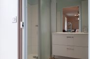 Salle d’eau avec douche