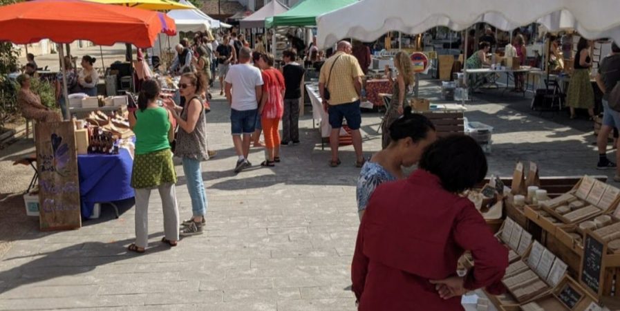 Grand marché local, estival et pas banal !