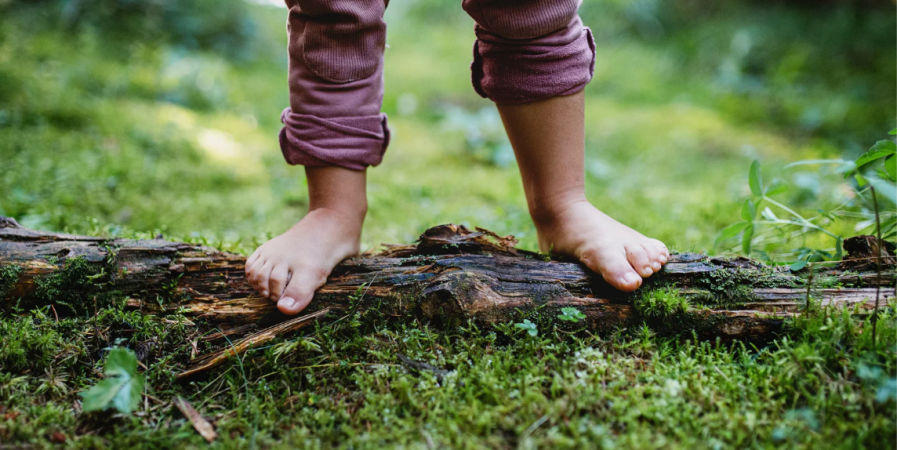 Eté 2025 – Bougez dans le Pilat – Balade pieds-nus (à partir de 6 ans) – Le Bessat