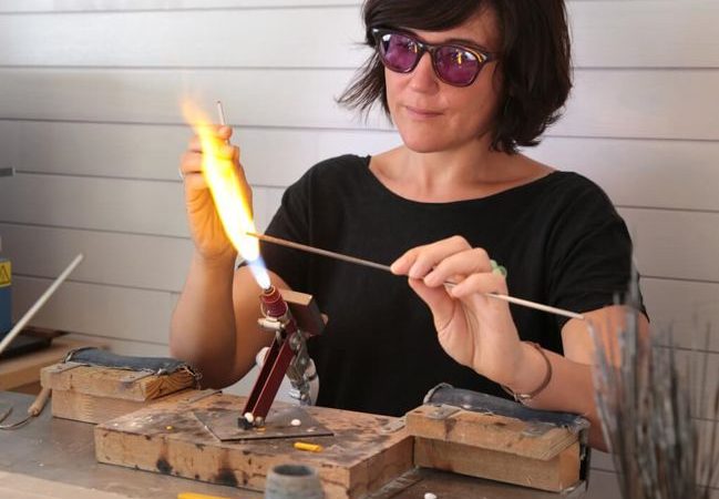 Atelier de Perles de Verre filé avec Florence, proposé par APortée2Mains