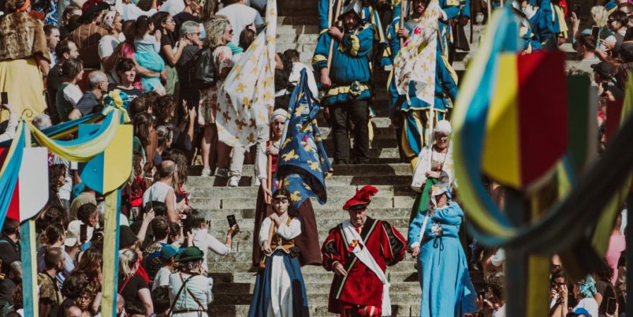 Grand défilé de clôture du Roi de l’Oiseau