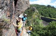 Eté 2025 – Bougez dans le Pilat – Via Ferrata adulte / Tyrolienne (à partir de 140 cm soit 10-12 ans) – Planfoy_Planfoy