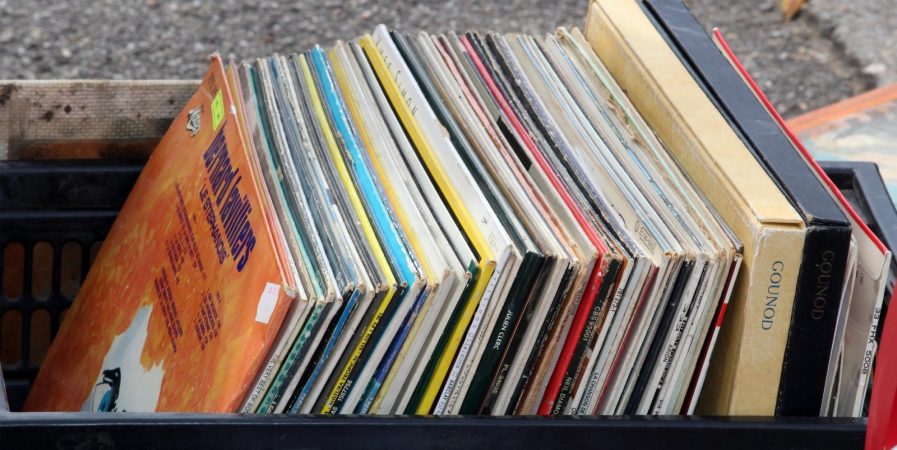 Vide grenier pendant la Grande Braderie