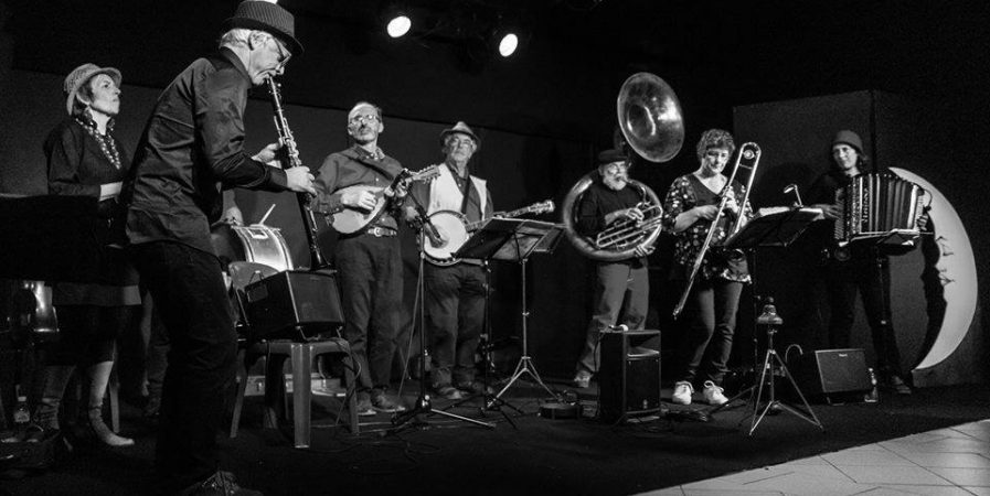 Concert au milieu des alambics chez Home Distillers