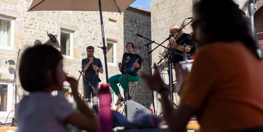 St Bonnet le show #4-Concert Tiger Lily