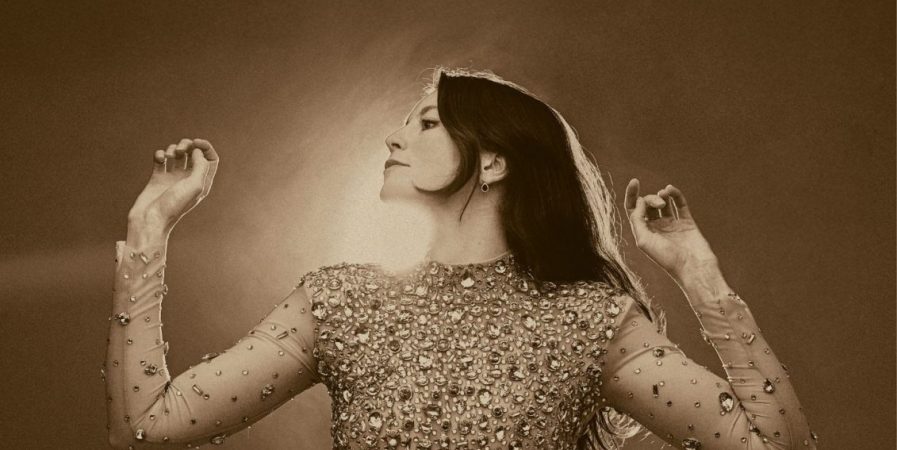 Spectacle musical : Mah&rsquo;na « La fille aux yeux bleu papillon »