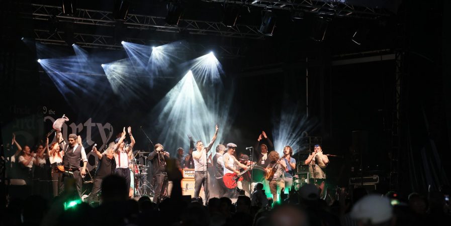 Tableau final avec tous les artistes – Festival Les Roches Celtiques