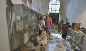 Exposition de cartes postales et de tableaux anciens / Photographies de la venue du général de Gaulle_Serrières