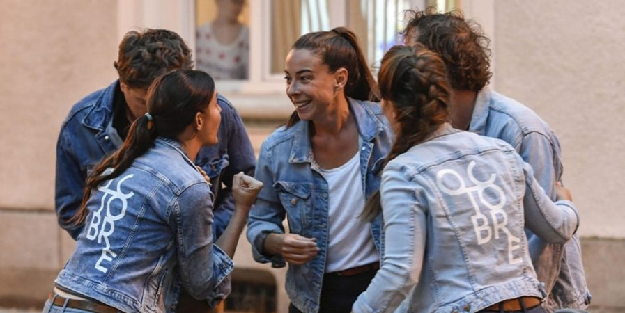 Théâtre de rue en déambulation – Octobre