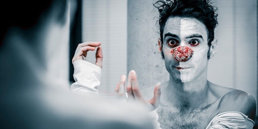 Spectacle – Trop près du mur